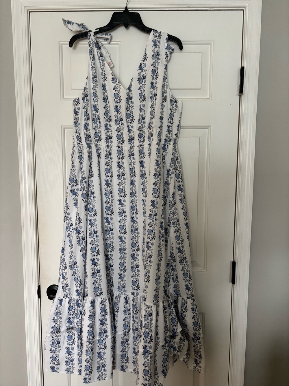 Vineyard Vines White Maxi Dress with Blue Floral Stripe - Picture 1 of 4